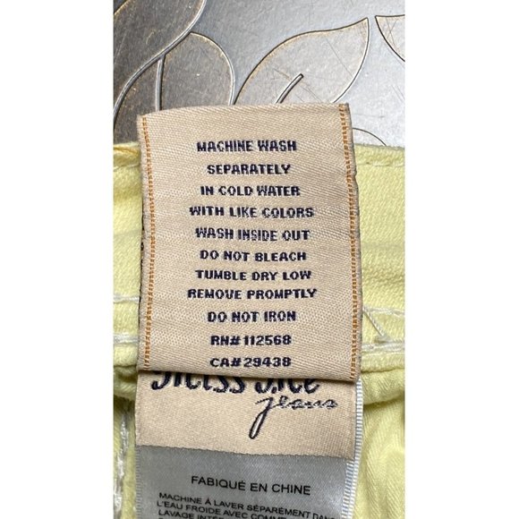 Miss Me Jeans Yellow Denim 98% Cotton Embellished Cuffed Capri Pants Inseam 20" - Picture 11 of 11